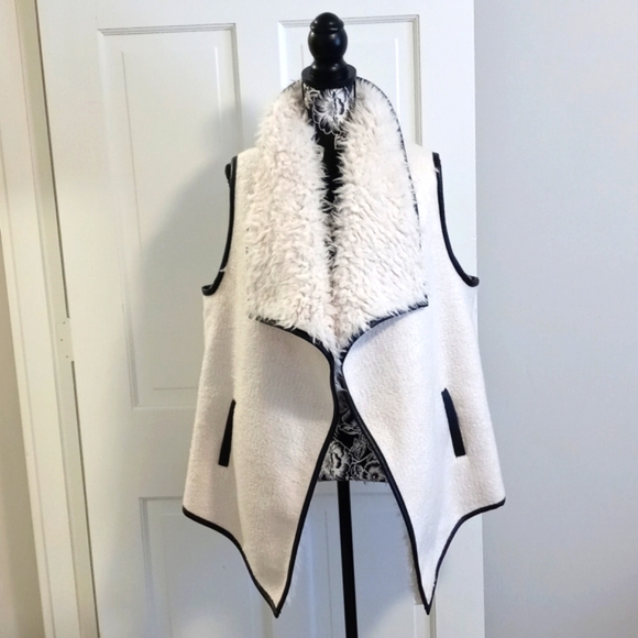 🌫Live A Little🌫 - Faux Fur Shearling Cardigan Vest - Picture 14 of 14